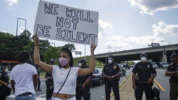 ΗΠΑ: Παραιτήθηκε η αρχηγός της αστυνομίας της Ατλάντα μετά το θάνατο μαύρου άνδρα – BINTEO