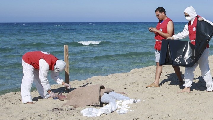 Λιβύη: Τουλάχιστον 12 μετανάστες νεκροί από ναυάγιο πλοίου – Ήθελαν να φθάσουν στην Ευρώπη