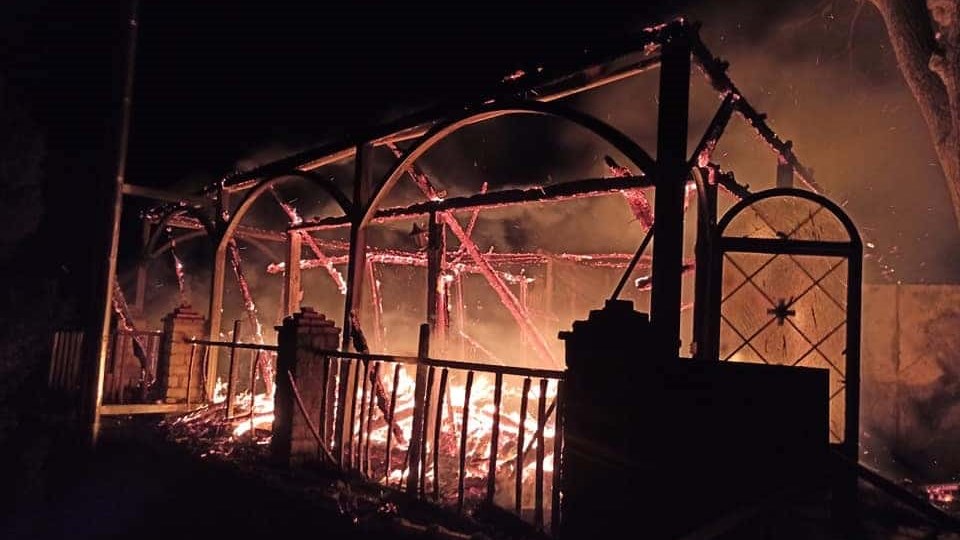 Φωκίδα: Κάηκε ολοσχερώς η ιερά μονή Βαρνάκοβας από μεγάλη φωτιά – ΦΩΤΟ – ΒΙΝΤΕΟ