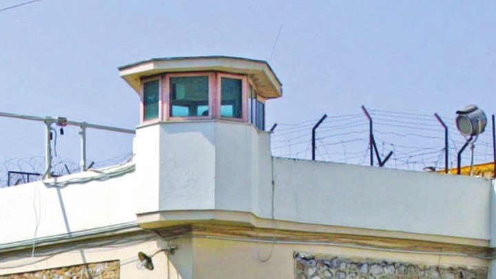 Φυλακές Κορυδαλλού: Μετέτρεψαν κελί σε… σουίτα – Πίνακες, κρυφός φωτισμός και smart TV με ίντερνετ