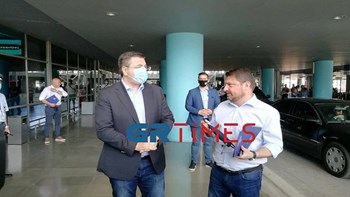 Θεσσαλονίκη: Στο αεροδρόμιο ο Χαρδαλιάς για να υποδεχθεί την πρώτη πτήση – ΒΙΝΤΕΟ