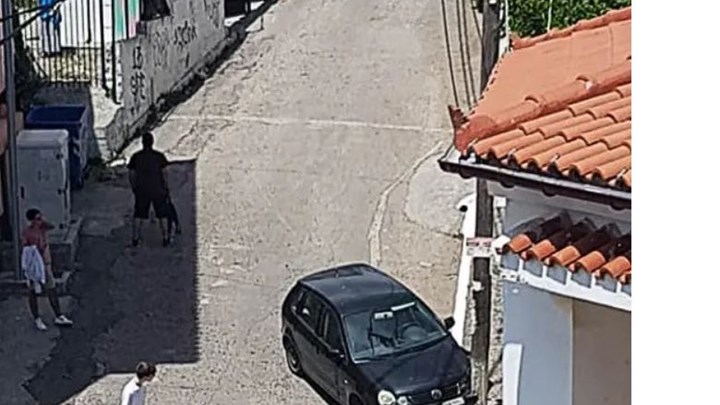 Εύβοια: Τρόμος από “ακυβέρνητο” αυτοκίνητο έξω από σχολείο – ΦΩΤΟ