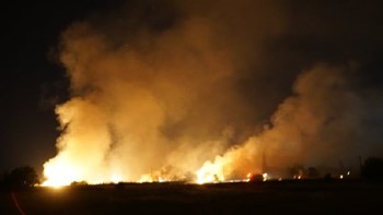 Λάρισα: Πυρκαγιά σε έκταση πίσω από το ΤΕΙ – ΦΩΤΟ