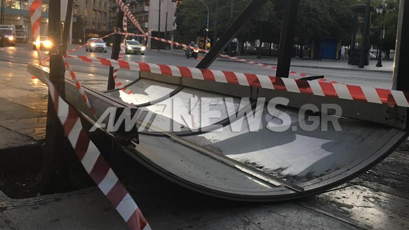 Σύνταγμα: Λεωφορείο έπεσε σε στάση – Μία τραυματίας – ΦΩΤΟ – ΒΙΝΤΕΟ