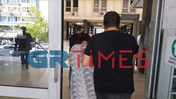 Εύοσμος: Διώξεις σε μάνα και κόρη για τη δολοφονία του 49χρονου με 21 μαχαιριές – Κατήγγειλαν πως βίαζε τη 18χρονη