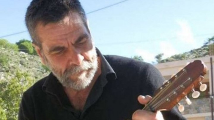 Αναστάτωση στα Ανώγεια: Έσπασαν τον τάφο του Λευτέρη Καλομοίρη – Στο χωριό αστυνομικές δυνάμεις