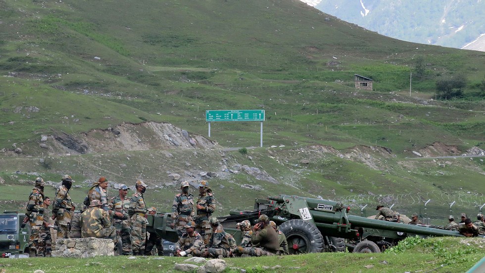 Σκηνικό πολέμου στα σύνορα Ινδίας-Κίνας: Νεκροί 20 Ινδοί στρατιώτες