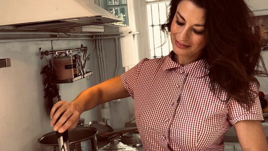 Δωροθέα Μερκούρη: Μαζί με την κόρη της μας δείχνει την αγαπημένη της συνταγή – ΒΙΝΤΕΟ