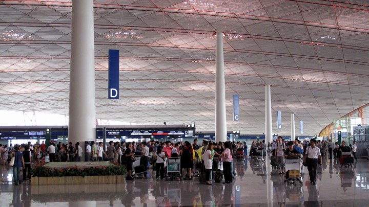 Πεκίνο: Ακυρώθηκαν πάνω από 1.000 πτήσεις μετά τη νέα έξαρση κορονοϊού