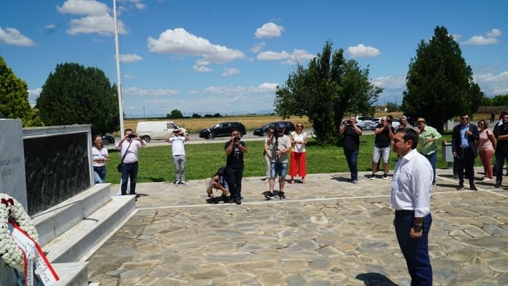 Στο Κιλελέρ ο Αλέξης Τσίπρας: Κατέθεσε στεφάνι στο μνημείο του Αγρότη – ΦΩΤΟ