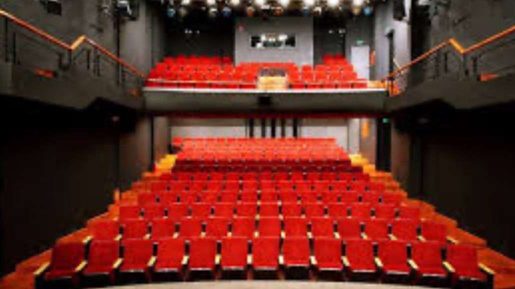 Όλα όσα «μαγειρεύονται» στο θέατρο «Άλμα» της Κατερίνας Μαραγκού