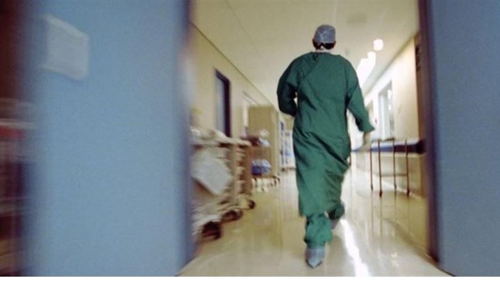 “Μαϊμού” γιατρός – Συγκλονίζει η γυναίκα που έχασε το παιδί της: Μας έλεγε ότι θα την δούμε νυφούλα – ΒΙΝΤΕΟ