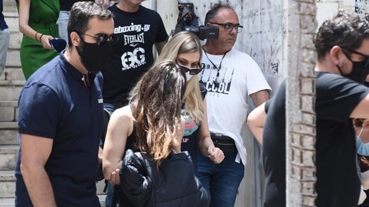 Έγκλημα στον Εύοσμο: Απολογούνται σήμερα μάνα και κόρη για τη δολοφονία του 49χρονου ταξιτζή