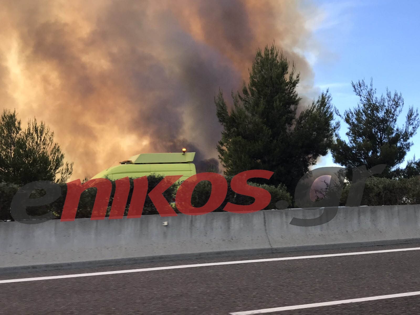 Φωτιά στο Μαρτίνο: Πέρασαν την εθνική οδό οι φλόγες – ΒΙΝΤΕΟ