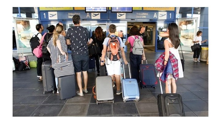 Τουρισμός: Η Βρετανία στήνει “αερογέφυρα” με 10 χώρες από τις 4 Ιουλίου – Μεταξύ αυτών και η Ελλάδα