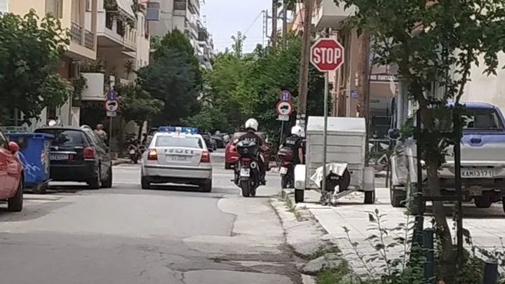 Τραγωδία στον Βόλο: 64χρονη έπεσε από το μπαλκόνι ενώ έβαφε