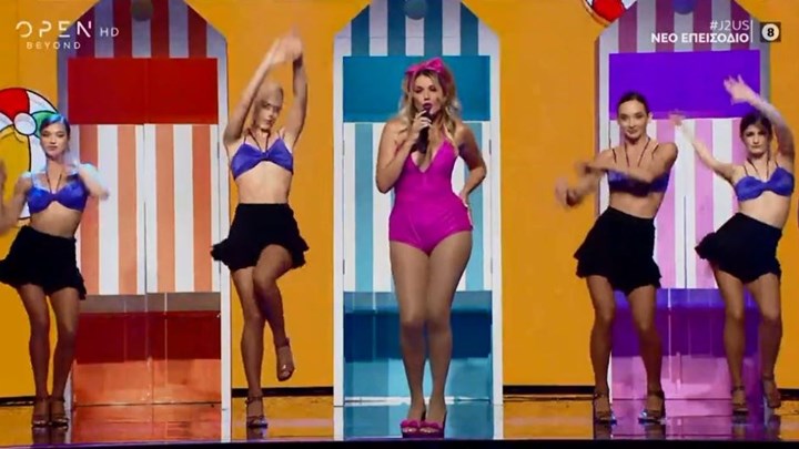 J2US – Κωνσταντίνα Σπυροπούλου: Όλα στη φόρα με… σούπερ τοσοδούλι μίνι – ΒΙΝΤΕΟ