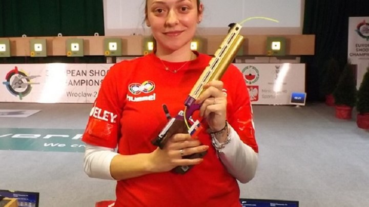 Βελίτσκοβιτς: Νεκρή πρωταθλήτρια στη σκοποβολή από επιπλοκές στον τοκετό – Το “αντίο” της Κορακάκη