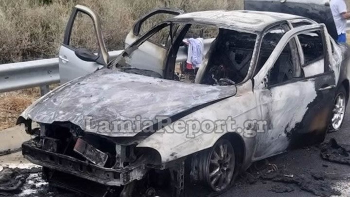 Αυτοκίνητο “λαμπάδιασε” στην Εθνική Οδό Αθηνών-Λαμίας – Άγιο είχε ο οδηγός – ΦΩΤΟ