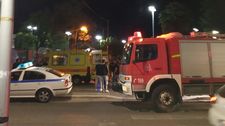 Αγρίνιο: Υποχώρησε τζαμαρία στη Δημοτική Βιβλιοθήκη – Έπεσε στο κενό 17χρονος – ΦΩΤΟ