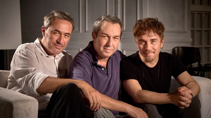 Η πρώτη πόζα από το «Art» της Γιασμίνα Ρεζά που σκηνοθετεί ο Σταμάτης Φασουλής