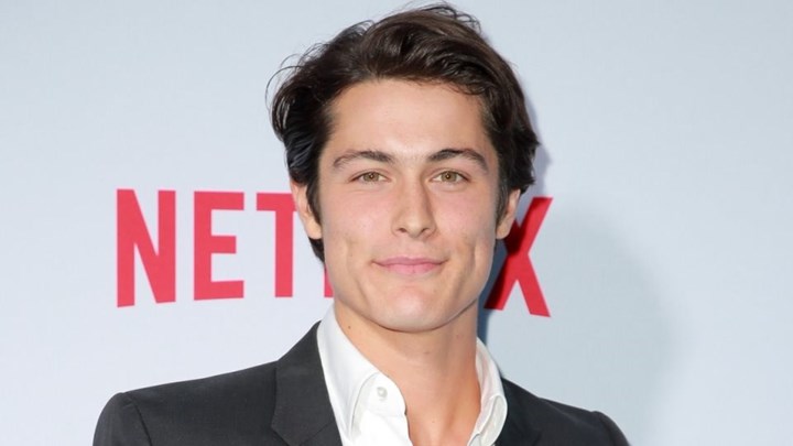 Ποιος είναι ο νεαρός ηθοποιός του Netflix που έχει κάψει καρδιές – ΦΩΤΟ