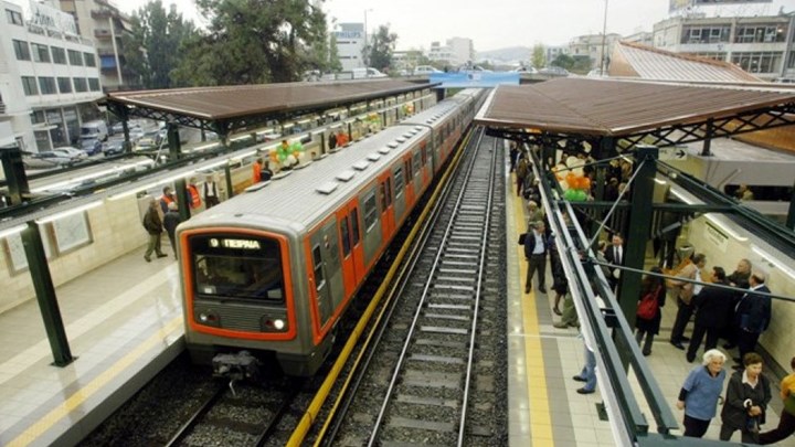 Ηλεκτρικός: Ακινητοποιημένος συρμός λόγω βλάβης – Ταλαιπωρία για τους επιβάτες