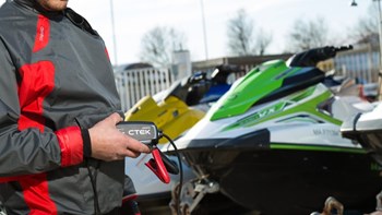 Αυτό το καλοκαίρι μην ξεχάσετε την μπαταρία του σκάφους σας