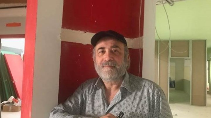 Ο Λάκης Λαζόπουλος ανοίγει την “Ακαδημία Τεχνών 100” – Το enikos.gr μπήκε στον χώρο