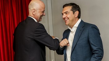 Τσίπρας: Να πάρει πίσω η κυβέρνηση την ΚΥΑ για επιβολή δωματίων καραντίνας