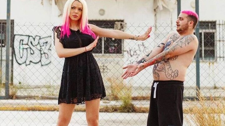 Στέλλα Μιζεράκη: Ο σύντροφός της έκανε τατουάζ το πρόσωπό της – ΒΙΝΤΕΟ