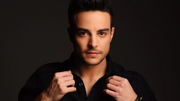 Ο Άρης Μακρής πήρε το ρόλο του Λοράν στο “Κλουβί με τις τρελές”