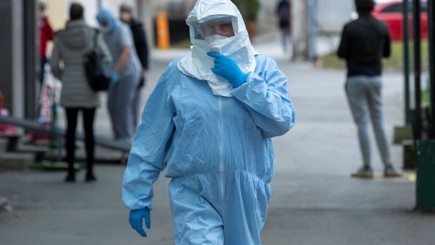 Κορονοϊός: Μεγάλη αύξηση των νέων κρουσμάτων στις ΗΠΑ – Πλησίασαν τα 2,4 εκατομμύρια