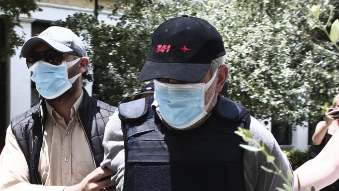 “Μαϊμού” γιατρός: Εκτός από γιατροσόφια έκανε και μεταθέσεις – Νέες μαρτυρίες