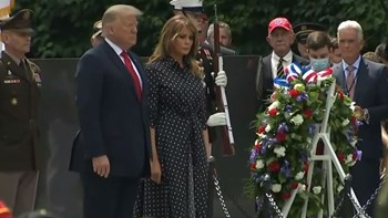 Στο πλευρό του Τραμπ η Μελάνια – Τίμησαν τους νεκρούς του Πολέμου της Κορέας – BINTEO