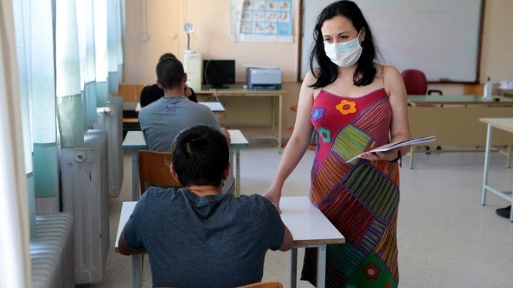 Πανελλήνιες 2020: Σε Χημεία και Οικονομία εξετάζονται οι υποψήφιοι