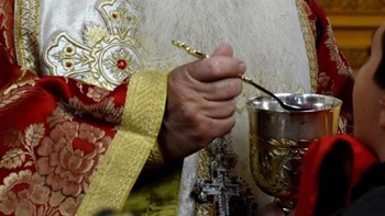 Οικουμενικό Πατριαρχείο: Δεν τίθεται θέμα πολλαπλών λαβίδων στη Θεία Κοινωνία