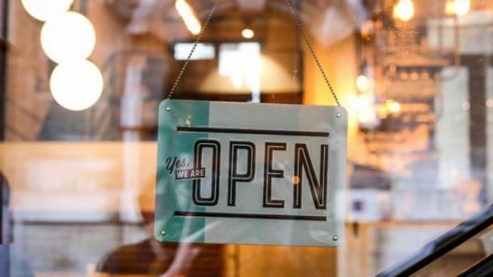 Άρση μέτρων: Ποιες δραστηριότητες επανεκκινούν από τη Δευτέρα – Αναλυτικά η λίστα