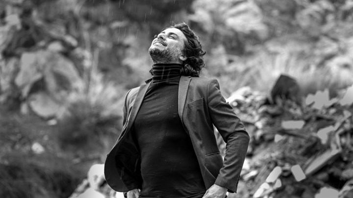 Ο Γάκης ανεβάζει στο «Άλφα» την «Ιστορία του σκύλου που τον έλεγαν πιστό»