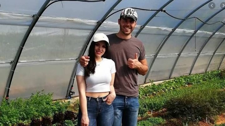 Δημήτρης Μπέλλος – Μαρία Μπέη: Είναι αχώριστοι – Η selfie με τα μαγιό στην παραλία – ΦΩΤΟ