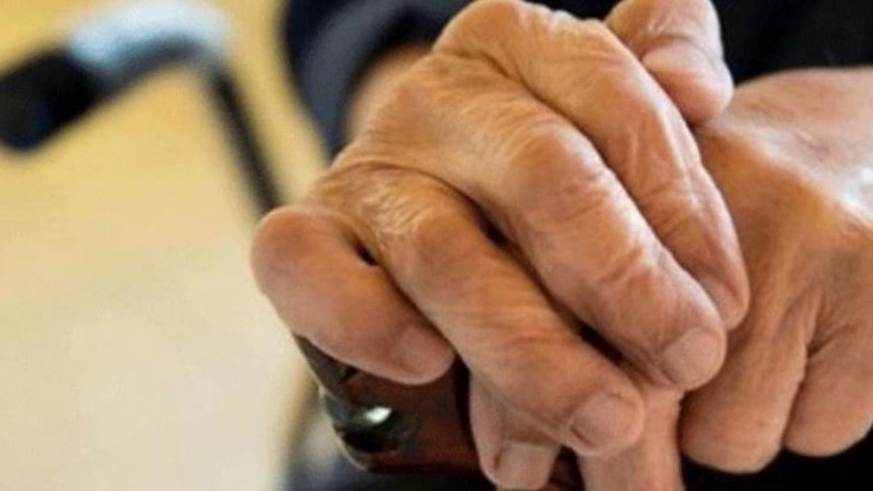 Έτσι άρπαξαν 175.000 ευρώ από ηλικιωμένη στη Νέα Σμύρνη – ΒΙΝΤΕΟ