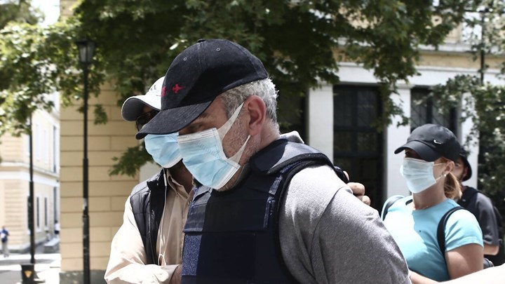 “Μαϊμού” γιατρός: “Με πήρε η κατρακύλα” – Ολόκληρη η απολογία του