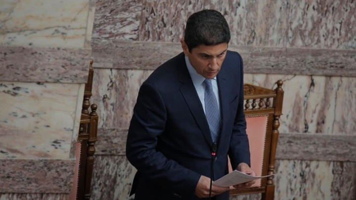 Αυγενάκης στη Βουλή: Η ΕΠΟ σαμποτάρει μία εθνική προσπάθεια