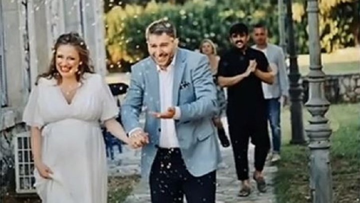 Η πρώτη ΦΩΤΟ από τον γάμο Μπουρδούμη-Δροσάκη – ΒΙΝΤΕΟ