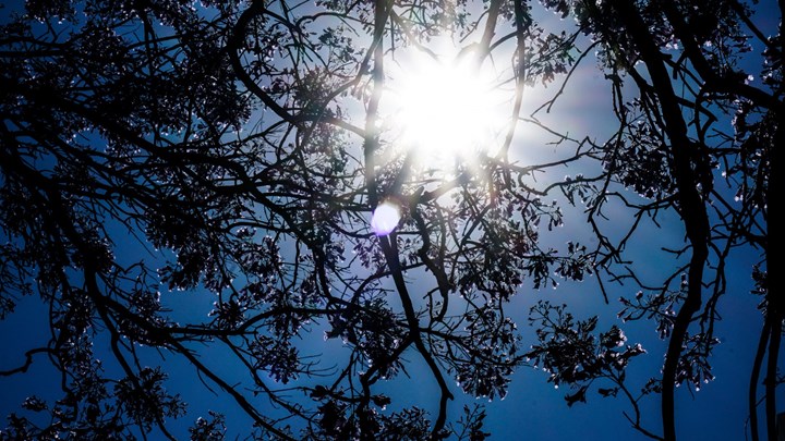 Καιρός: Μίνι καύσωνας σήμερα – Πού θα φτάσει τους 38 βαθμούς ο υδράργυρος