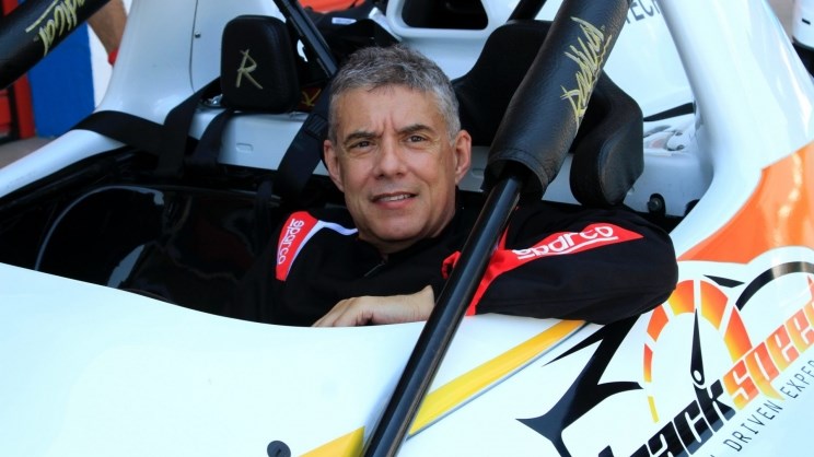 Ο Αγοραστός σε ρόλο…οδηγού αγώνων – “Καλπάζει” με 350 ίππους – ΒΙΝΤΕΟ