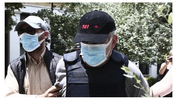 “Μαϊμού” γιατρός: Το μυστήριο με τη βόμβα που σκότωσε επιχειρηματία – Τι εξετάζουν οι Αρχές