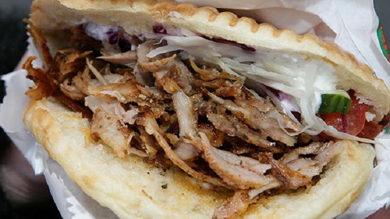 “Αλμυρό” τους βγαίνει το ντονέρ κεμπάπ στις τουρκικές ακτές – ΦΩΤΟ