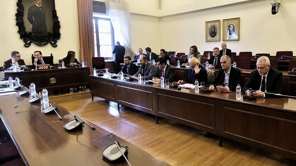 Κύκλοι ΝΔ: Ο “Ρασπούτιν” και ο πολλάκις ψευδόμενος Παππάς κρατούν αγκαλιά τον Τσίπρα