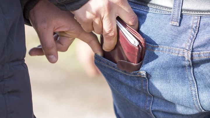 Ποινική δίωξη σε 35 πορτοφολάδες – Είχαν “ξαφρίσει” δεκάδες πολίτες